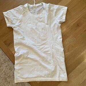 lululemon athletica tee